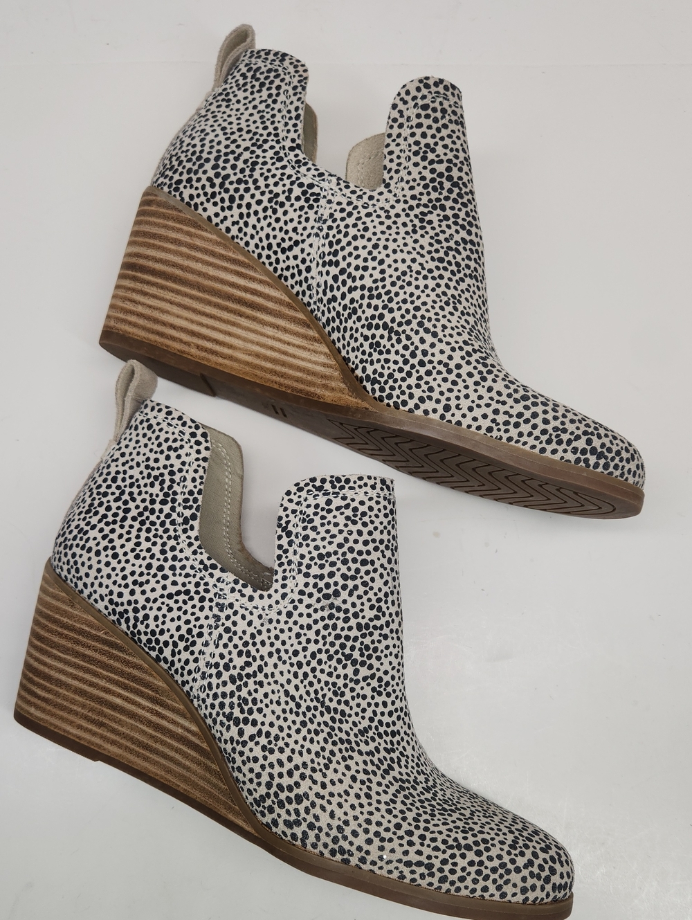 Toms Leopard Print Booties Like New Size 8